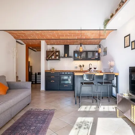 Rustic&chic Loft By Pleiades Cecina (Livorno)